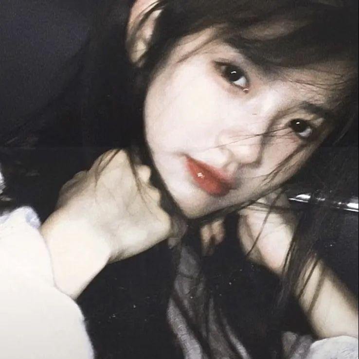 小姑娘艾萝依